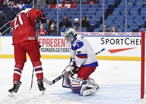 BUFFALO, NEW YORK - DECEMBER 26: Czech Republic's Filip Chytil #21 with a scoring chance against Russia's Alexei Melnichuk #1 during preliminary round action at the 2018 IIHF World Junior Championship. (Photo by Matt Zambonin/HHOF-IIHF Images)

