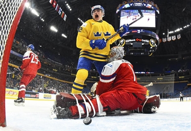 Sweden holds off Czechs
